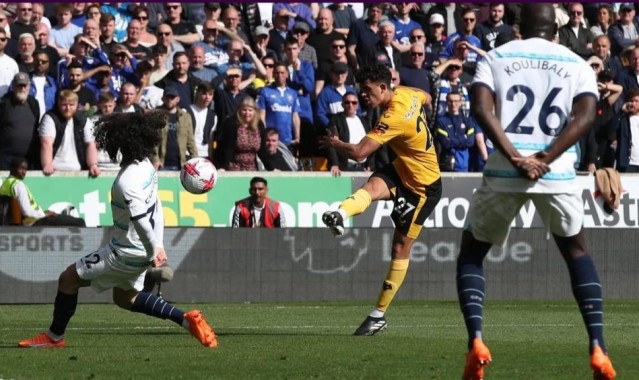 狼队反击快如闪电,内托奔袭七十米单刀挑射锁定胜局