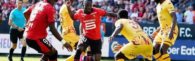 图卢兹边锋速度突破瓶颈,法甲快马奔腾撕裂防线