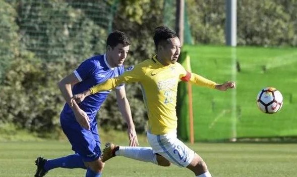 切尔西青春风暴席卷埃弗顿,U23小将包办两球
