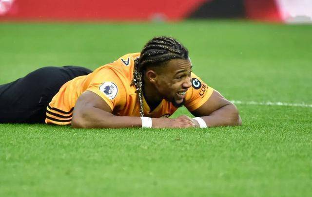 狼堡边路突破屡造威胁,主场完胜稳固欧战席位  狼堡边路突破屡造威胁,主场完胜稳固欧战席位