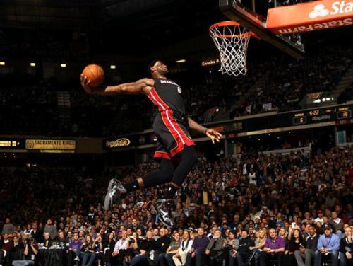 锡安暴力美学扣篮引领鹈鹕击溃开拓者  锡安暴力美学扣篮引领鹈鹕击溃开拓者