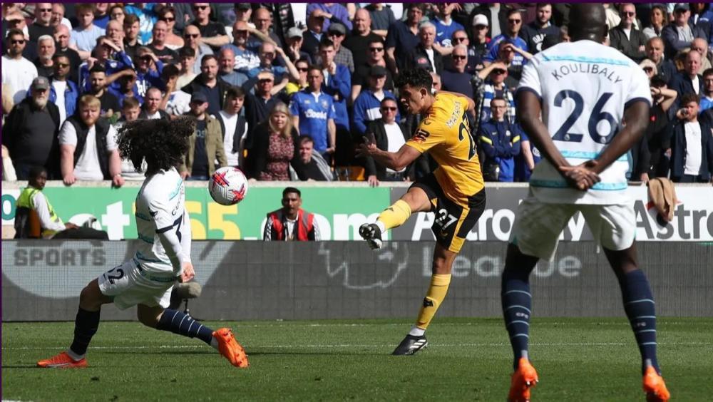 狼队反击快如闪电,内托奔袭七十米单刀挑射锁定胜局  狼队反击快如闪电,内托奔袭七十米单刀挑射锁定胜局